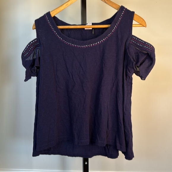 Anthropologie Akemi and Kim off shoulder top size small - Picture 2 of 5